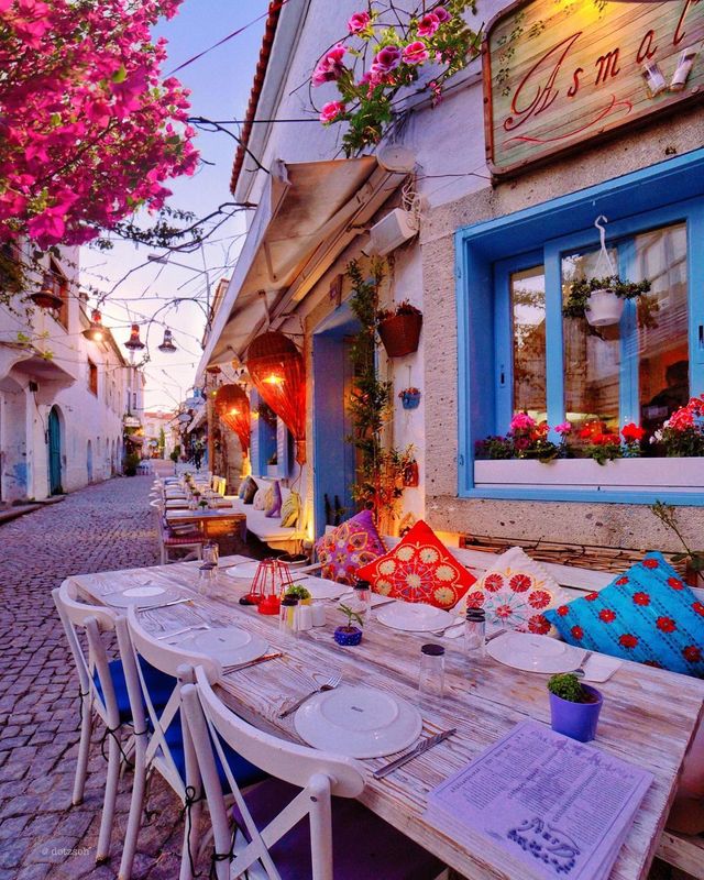 Do What Makes You Happy, Be With Who Makes You Smile ✨🍃🌺🌸🏘️✨ Love Exploring the Beautiful Streets of Alaçatı Turkey 🌻