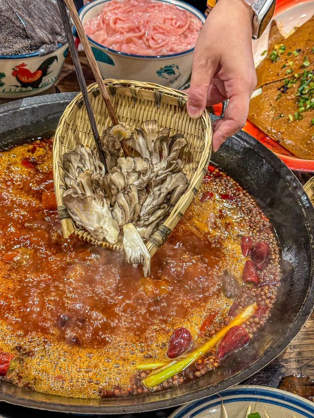 The hotpot restaurant where queues are inevitable at noon🔥 I only swear by this one.