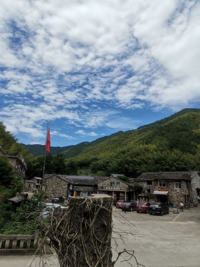 縉雲岩下石頭村