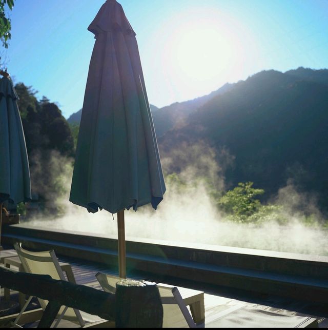 在山野清風之間泡一個養生溫泉