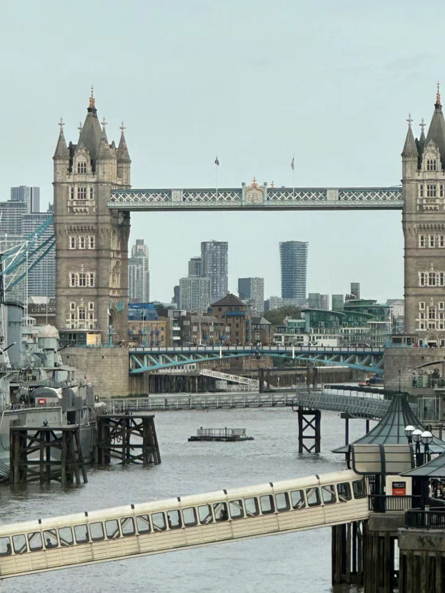 London Tower bridge is stunning 😍 🇬🇧