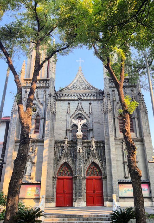 北京天安門東側東交民巷，百年舊使館，多樣建築風，最長胡同。