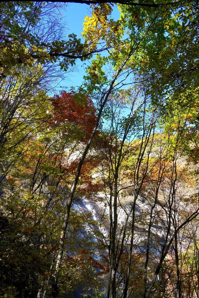 保定阜平天生橋 畫一樣的地方。