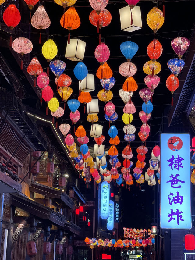 Leshan’s vibrant commercial street