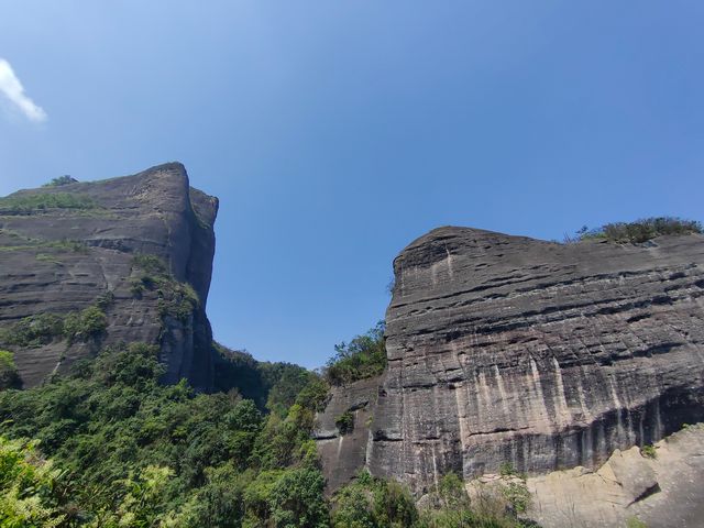 橫跨兩省的景區有多大魅力——八角寨景區。