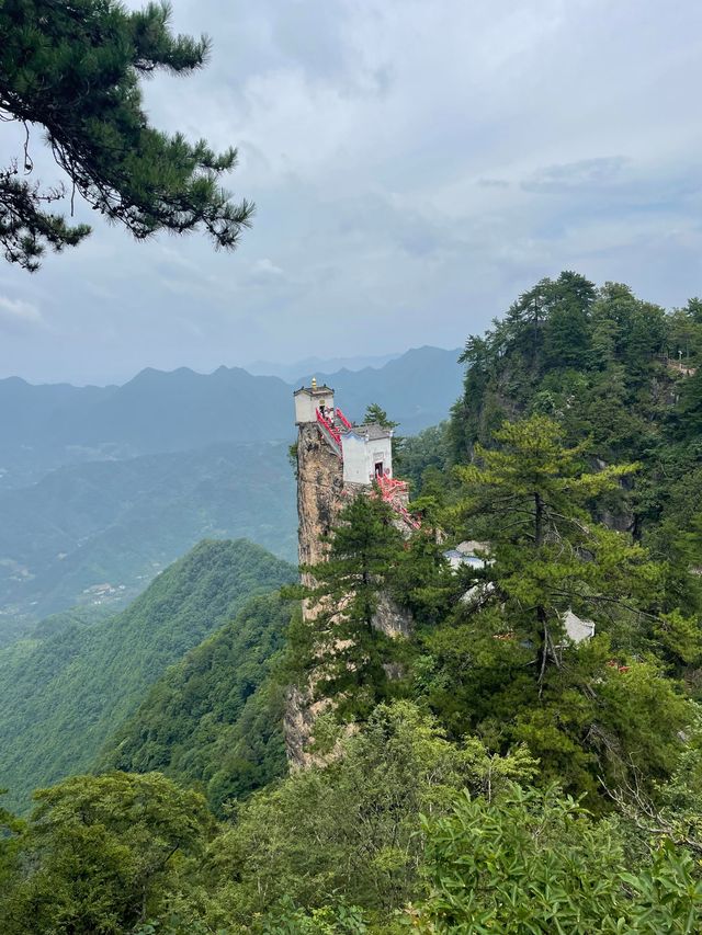 商洛塔雲山|四季景色各異。