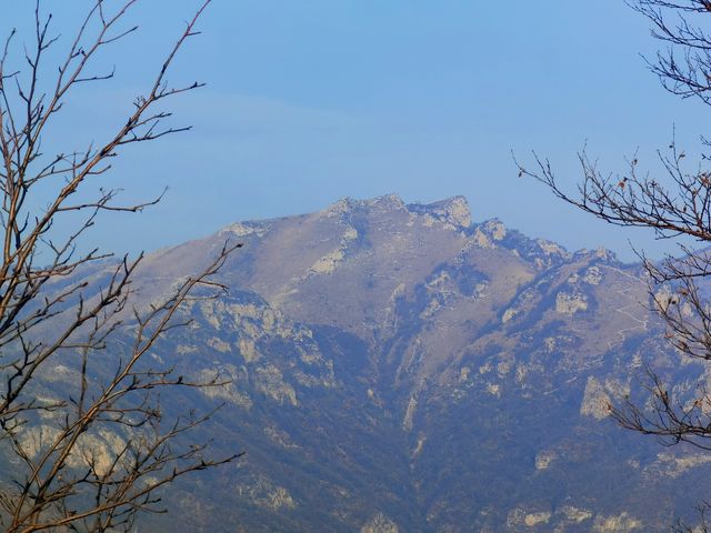 遙望東靈和北靈的觀景平台。