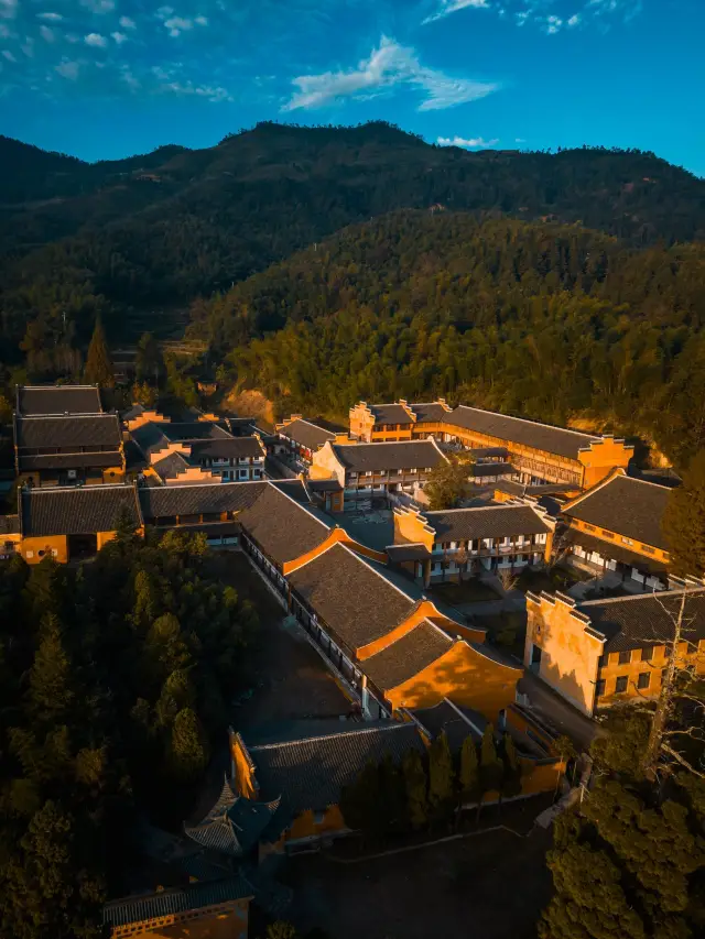2-Day Emei Mountain Itinerary | Hot Springs Galore