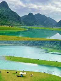 「更望湖，四季皆美景，一湖藏四季！」