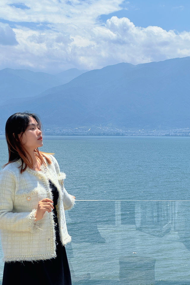 住喺雙廊呢間極簡風海景民宿嘅美，我百睇不厭