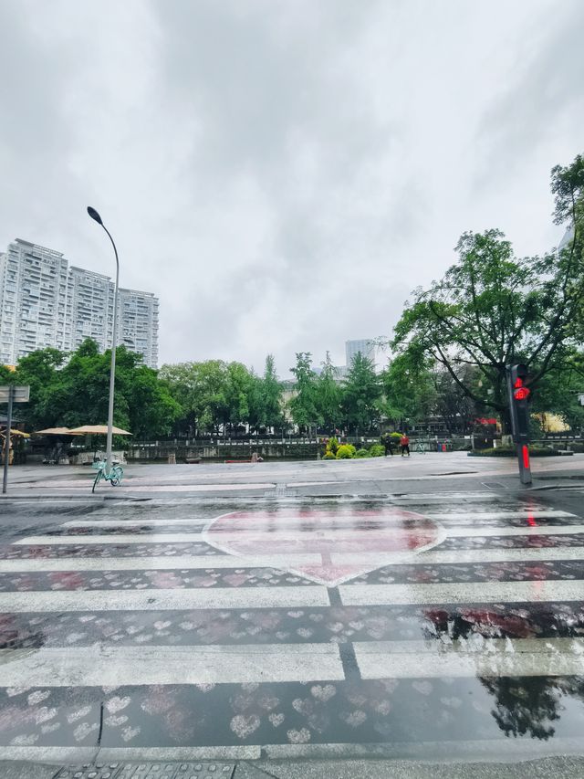 藏喺城市中心嘅洞穴秘境同「海邊度假」嘅奇妙碰撞
