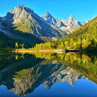 "Little Switzerland of Western Sichuan" — Bipenggou