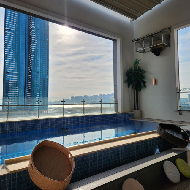 釜山CP值爆表！邊看海景邊游泳的平價酒店🏨