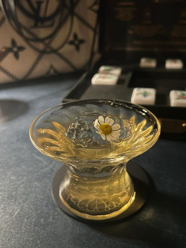 🍫香港瑰麗酒店DarkSide奇遇！獨自微醺竟收整盤巧克力，暖哭了～