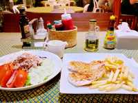 Phuket: A Culinary Tapestry Woven from the Sea and Spice