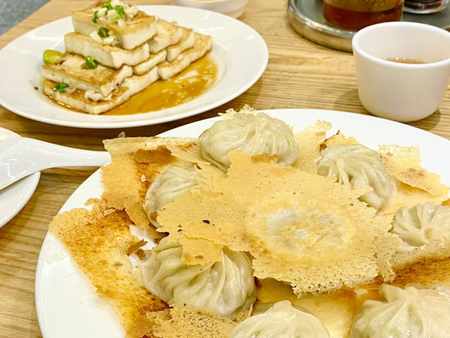 Taipei’s Best Bite: Crispy Dumplings + Kumquat Tofu 📸✨