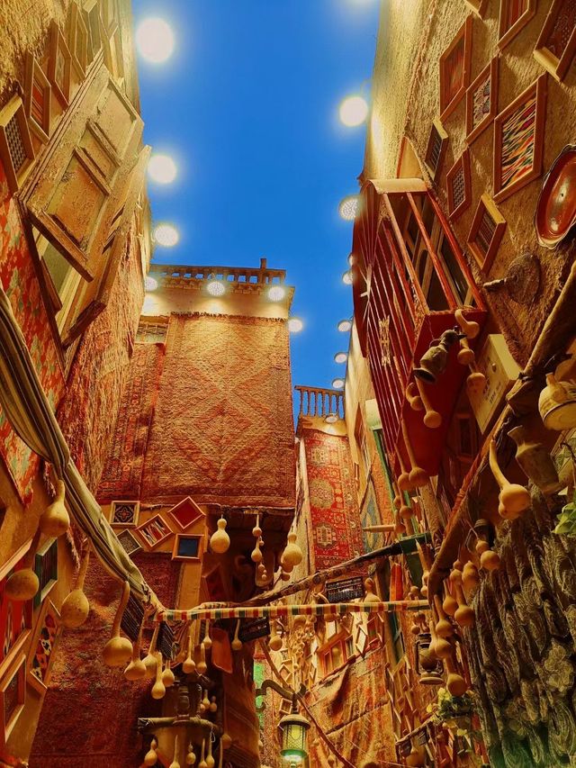 喀什:西域心跳的千年回響! 絲綢之路上最鮮活的活化石——喀什,這座擁有2100多年歷史的古城, 喀什:西域心跳的千年回響! 絲綢之路上最鮮活的活化石——喀什,這座擁有2100多年歷史的古城,