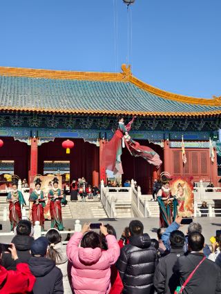 다퉁 대왕부에서 낭만적인 순간을 느껴보세요.
