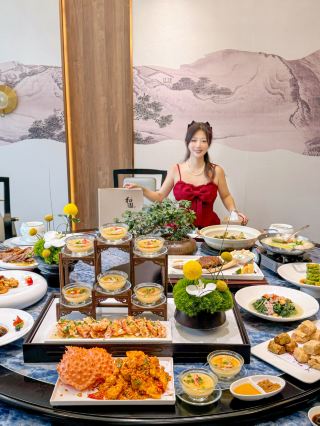 Приём на Кантонской ярмарке — это беспроигрышный вариант; отдельные номера с видом на реку в Гуанчжоуской башне предлагают гостям поистине престижный отдых.