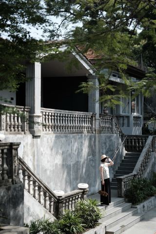 Hidden in Gulangyu, Xiamen, is a 2000m² Nanyang-style courtyard retreat.