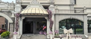 Turn off your phone! I'm going into seclusion for three days at this Republic of China-style hotel