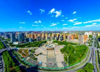 Yulin travel guide:   best time to visit and what to wear  - Best season: May to October is ideal. At this time, the grasslands are green and the Danxia landforms are vividly colorful