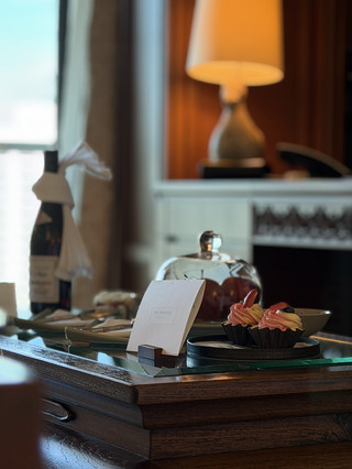 Bangkok Peninsula | Old-fashioned Romance on the Chao Phraya River: Finally Checked Out! Celebrities Love Bangkok Peninsula, occupying a private spot on the west bank of the Chao Phraya River, its W-shaped architecture ensures every room boasts a river view.