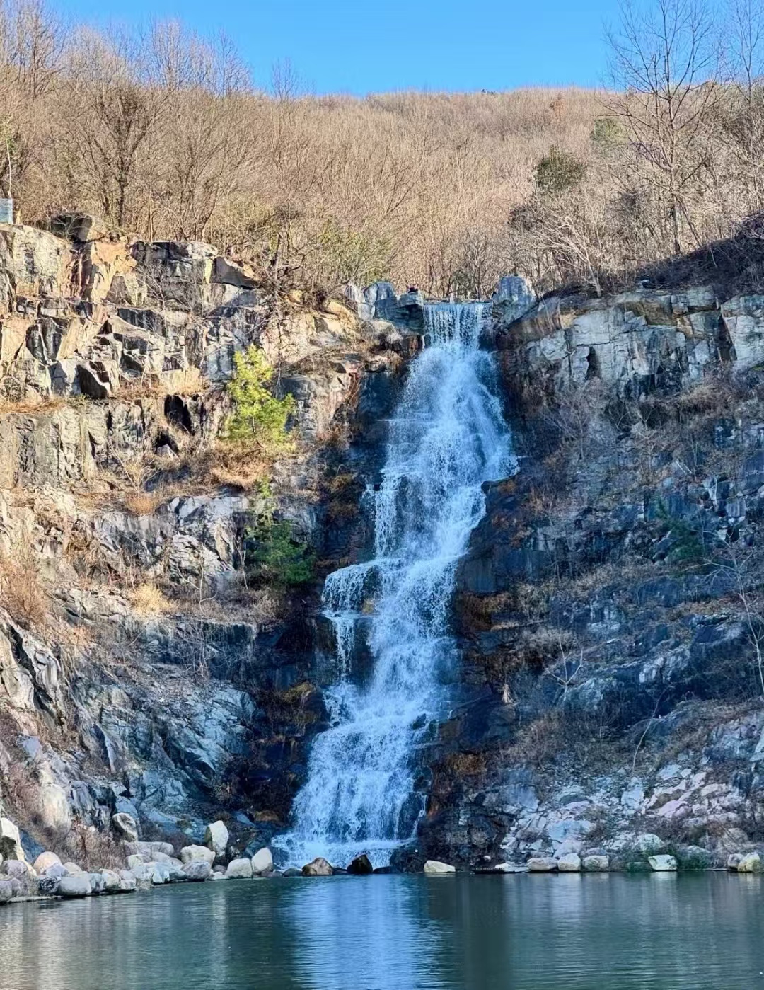 Stay at Jizao Hotel for a nearby mountain getaway and unlock a healing weekend at Fucha Mountain.