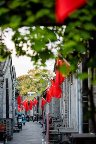 You must visit Beijing's hutongs during National Day, when they're filled with fluttering red flags! Location included.