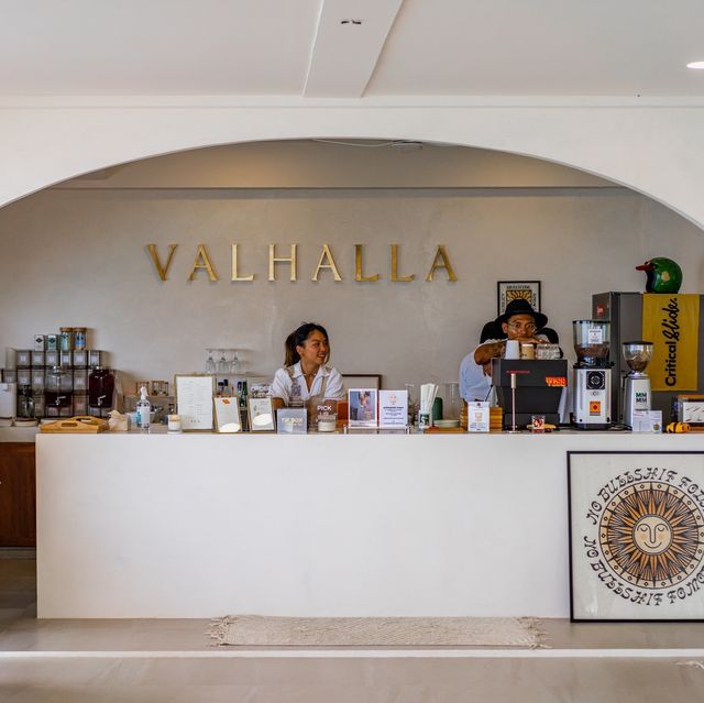 Valhalla Teahouse คาเฟ่บนเขาวิวทะเลเขาหลัก