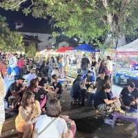 ถนนคนเดินท่าแพ ( ตลาดนัดเย็นวันอาทิตย์ )
