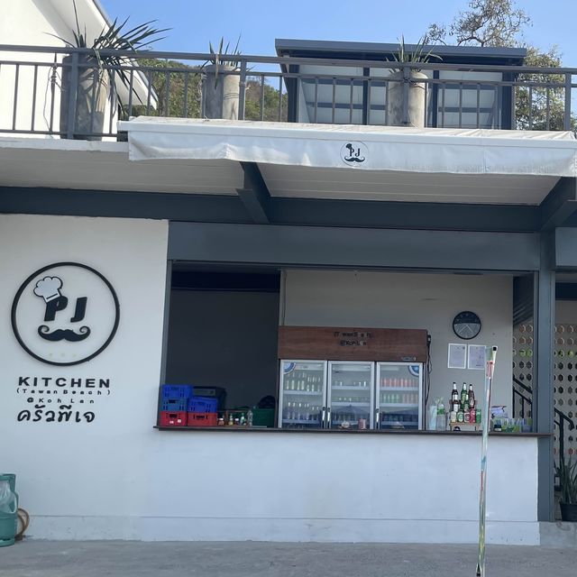 【ラン島】ビーチを目の前にシーフードレストランでランチ