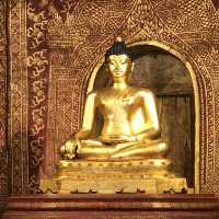 สักการะพระพุทธสิหิงค์ เชียงใหม่