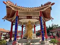 วัดหมื่นพุทธ - Ten Thousand Buddhas Monastery