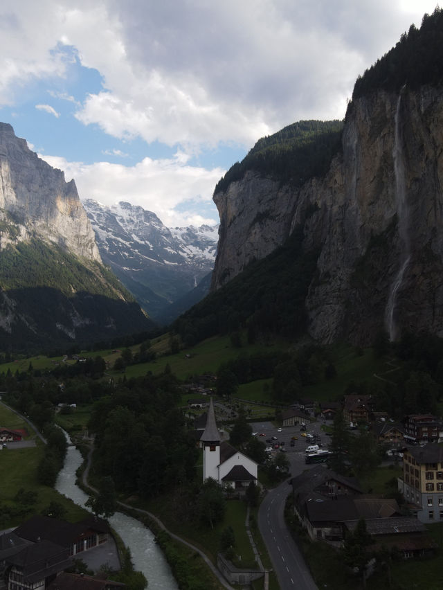 瑞士🇨🇭 ｜ 少女峰區絕美風景小鎮 🌟- 🏘️ 勞特布魯嫩 （Lauterbrunnen)