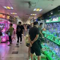 葵涌廣場-很地道,位于葵芳地鐵站隔離的地道又貼地商場