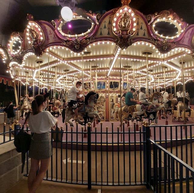 香港迪士尼樂園：魔法與夢幻相聚