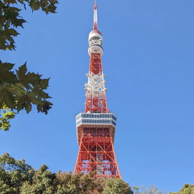 The red and white tower in Tokeyo