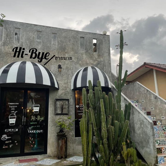Hi-Bye ฮายบาย คาเฟ่แนวอาร์ติส 