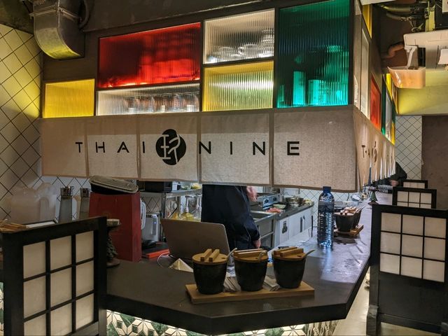 別緻工業風餐廳，正宗泰國美食