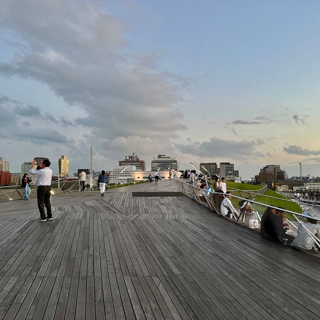 【横浜】夕方のみなとみらい散歩・横浜港大桟橋の景色