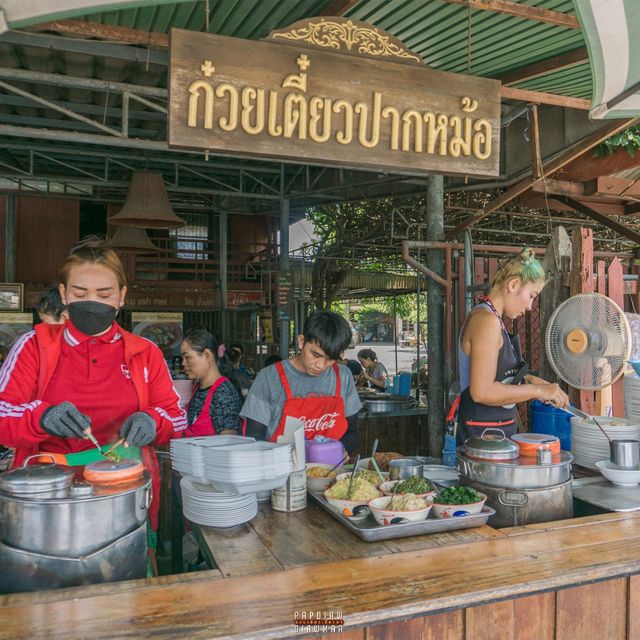 ก๋วยเตี๋ยวปากหม้อเจ้าดังใกล้กับวัดหลวงพ่อโสธร