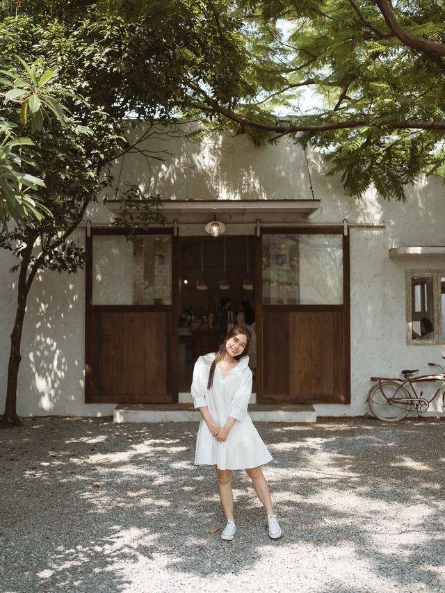 Slōlē  โชคชัย4 คาเฟ่มินิมอลวินเทจ
