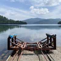 神秘魅力！北海道鹿追町然別湖中的「湖中鐵軌」夏日探秘 