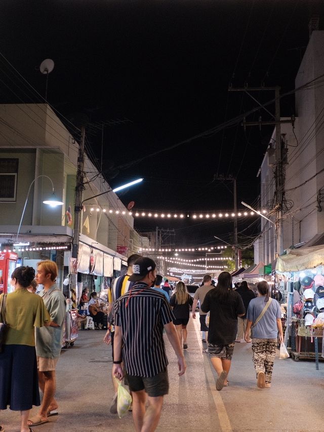 ตลาดน้ำอัมพวา เที่ยวใกล้กรุง บรรยากาศสุดโรแมนติก✨