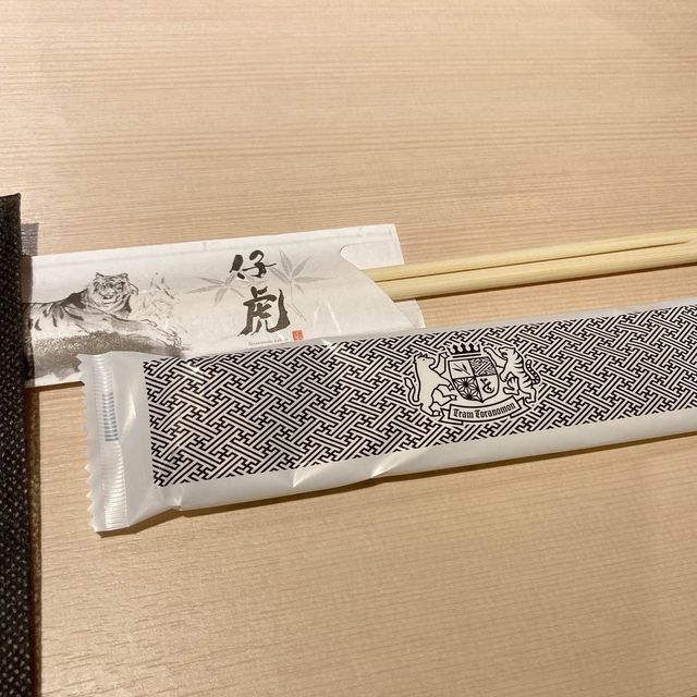 仙台で初の生肉提供店！高級感ある店内で食べるのは極上ユッケ丼