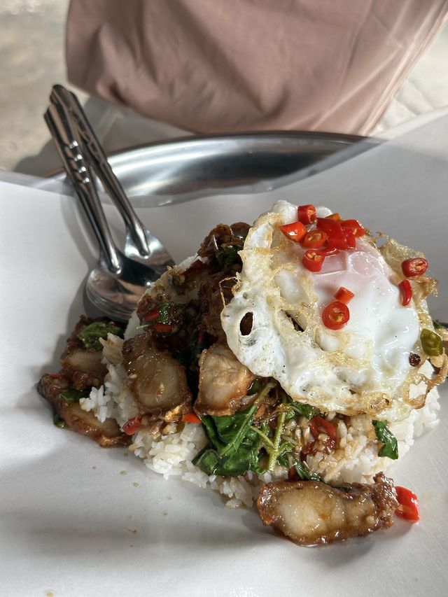 ร้านอาหารปุ้มกระเพราวัดใจ
