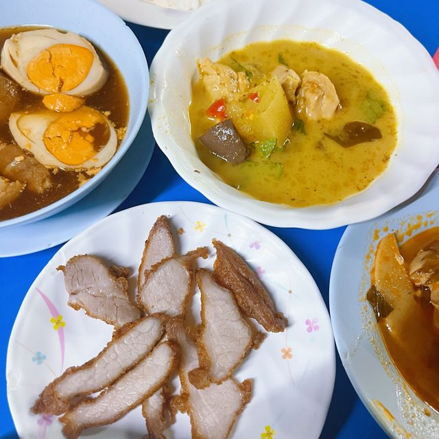 ข้าวแกงสิบบาท ลาดหญ้า