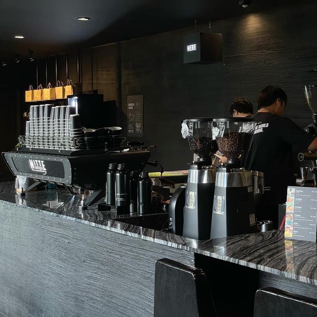 Mitte Coffee | คาเฟ่โทนดาร์ท สุดมินิมอล