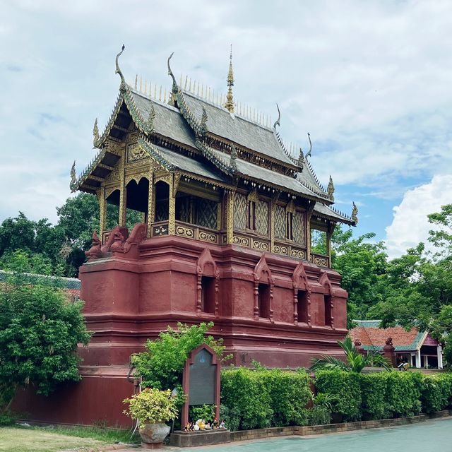 พระอารามหลวง วัดพระธาตุหริภุญชัย
